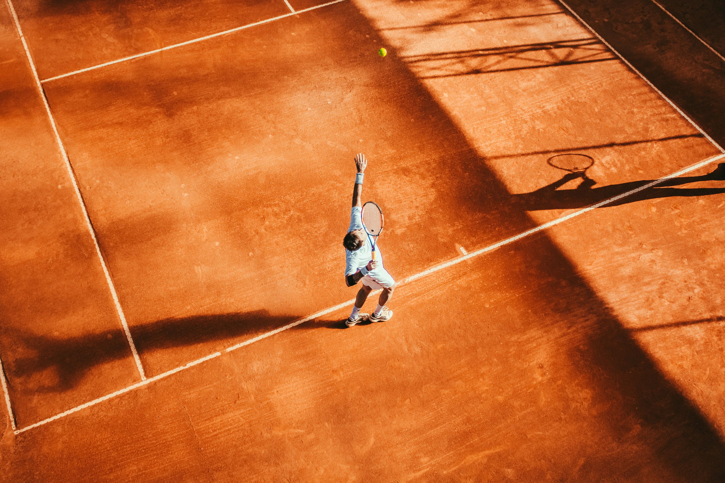 Prevenzione infortuni nel tennis: 7 strategie per preparare muscoli e articolazioni prima di giocare